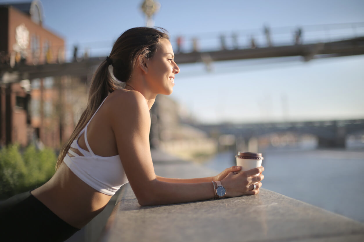 ¿Cuáles son los beneficios de tomar café antes de entrenar?