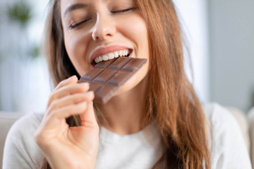 Al consumir chocolate, se debe cuidar que no contenga demasiada azúcar.