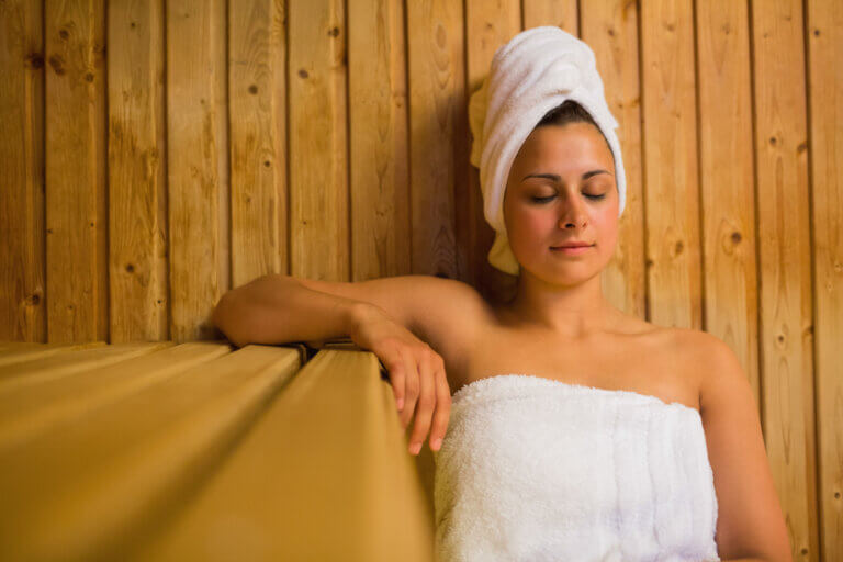 Relajación en sauna y beneficios en el deporte