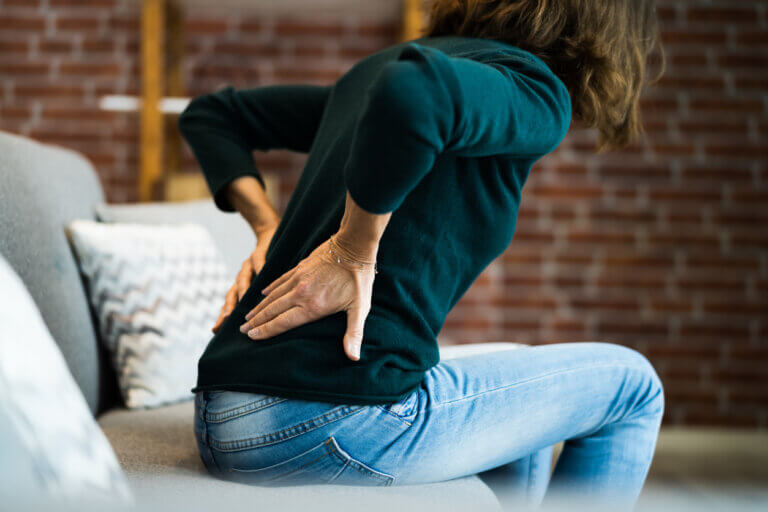 ¿Cómo aflojar espalda baja con músculos tensionados?