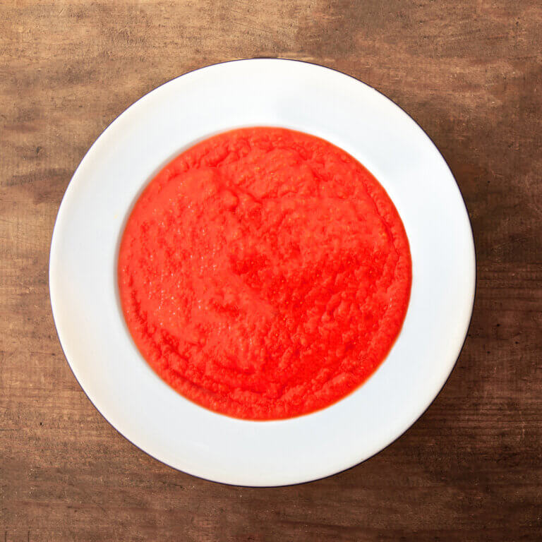 Sabrosa sopa de tomate y pimiento rojo