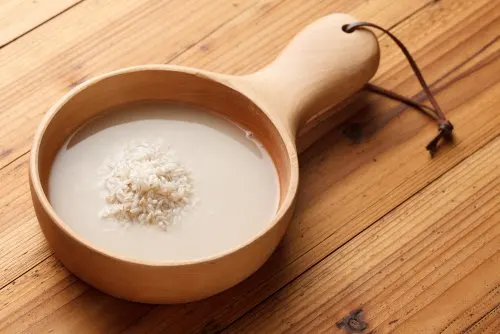 Agua de arroz para la cara