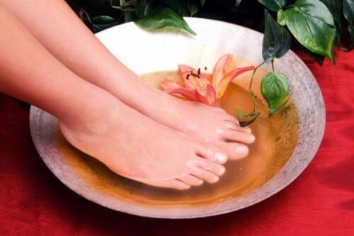Limpiar los pies para que huelan ricos