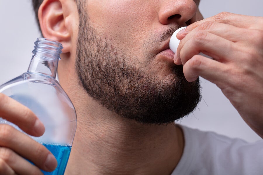 Enjuague bucal para la pericoronaritis.