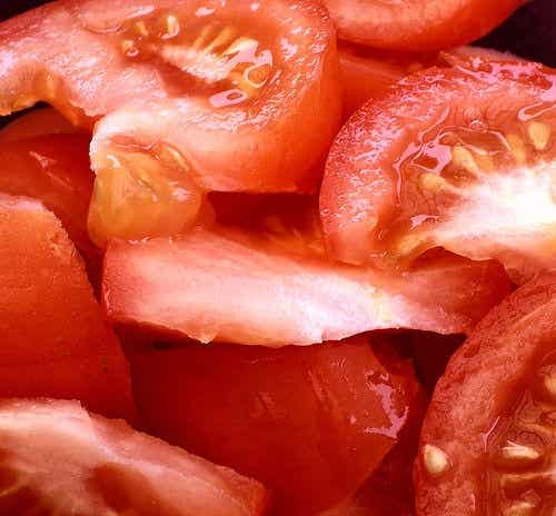 ¿Cómo nos podemos beneficiar consumiendo tomates?