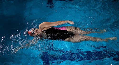 la natación ayuda a mejorar la salud