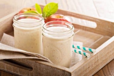 Batidos antioxidantes de frutas frescas, vegetales y frutos secos