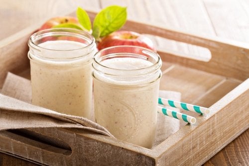 Batidos antioxidantes de frutas frescas, vegetales y frutos secos