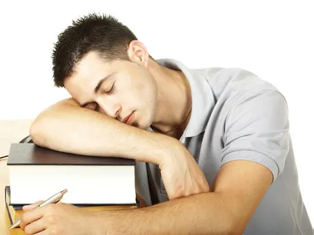 Las molestias del cansancio mental son mucho mas fuertes y perturbadoras que las que provoca el cansancio físico.