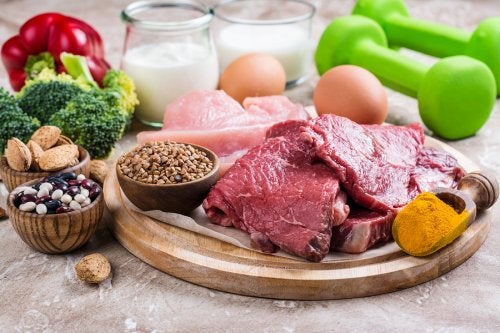 ¿Cuáles son los nutrientes adecuados para el crecimiento del músculo?