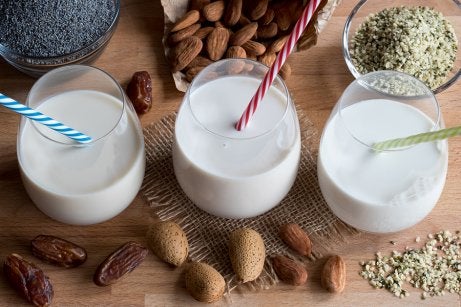 Beneficios de la leche de almendras — Mejor con Salud