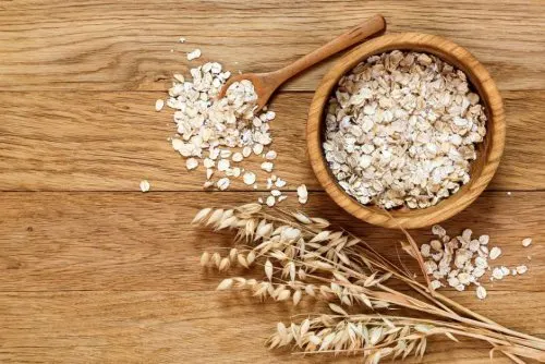 Cereales de avena en un cuenco