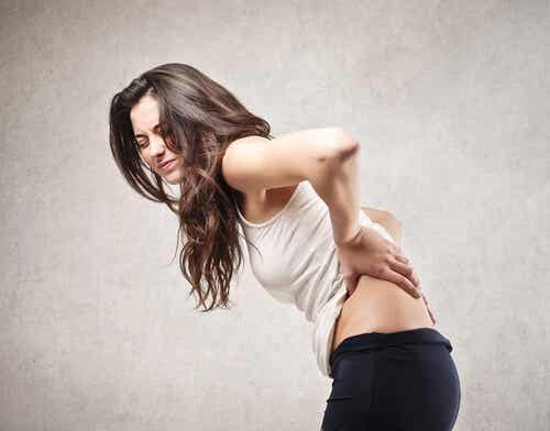 Mujer con dolor de espalda 