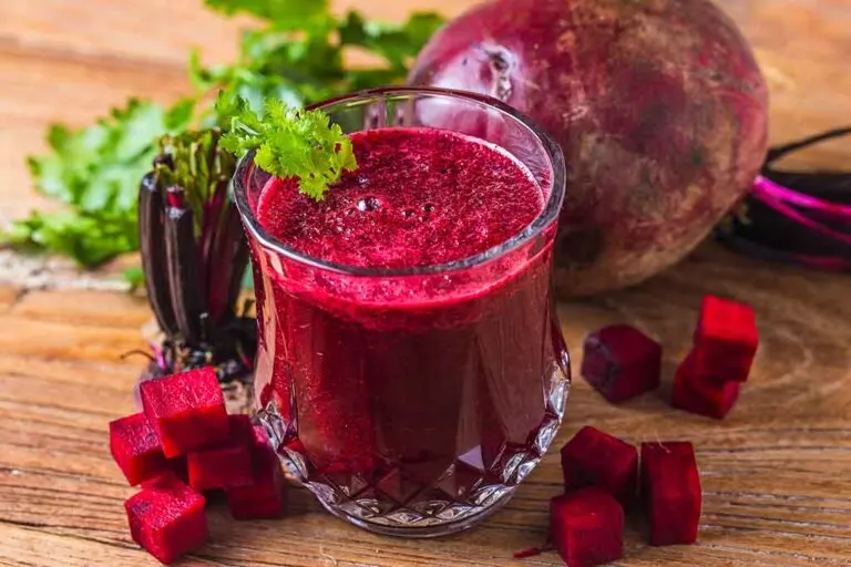 Licuado de remolacha, zanahoria y manzana