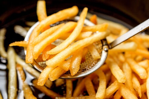 ¿Qué tan perjudiciales son las patatas fritas?