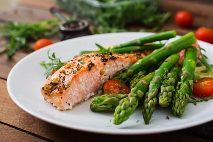 Salmón con espárragos