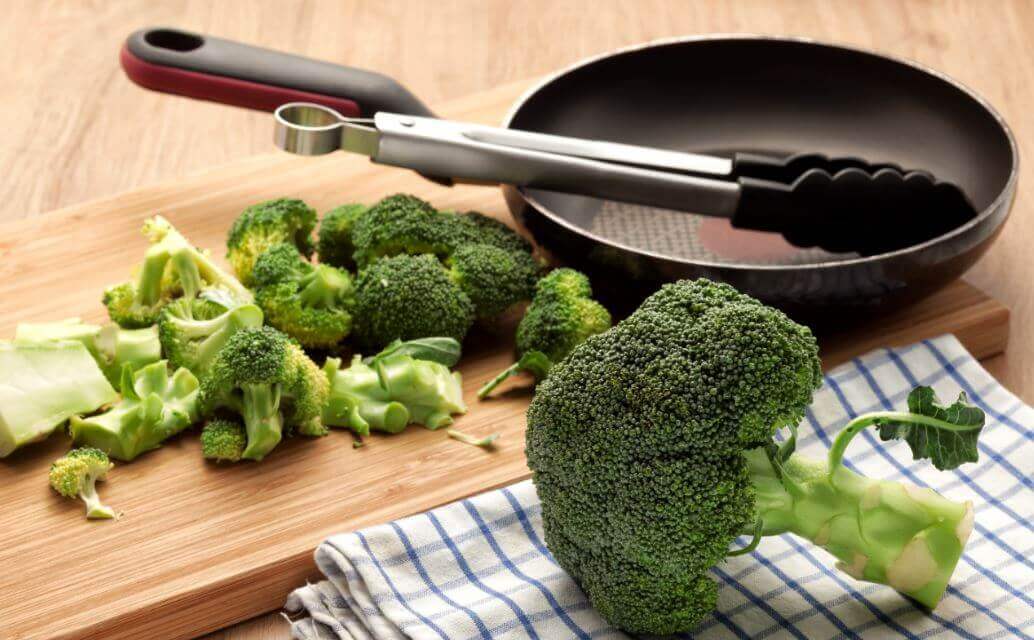 Makuladegeneration - Brokkoli und eine Pfanne