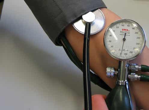 Presión arterial baja: ¿Cómo regularla y qué hacer cuando baja?