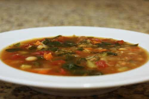 ¿Se puede adelgazar con sopa de verduras?