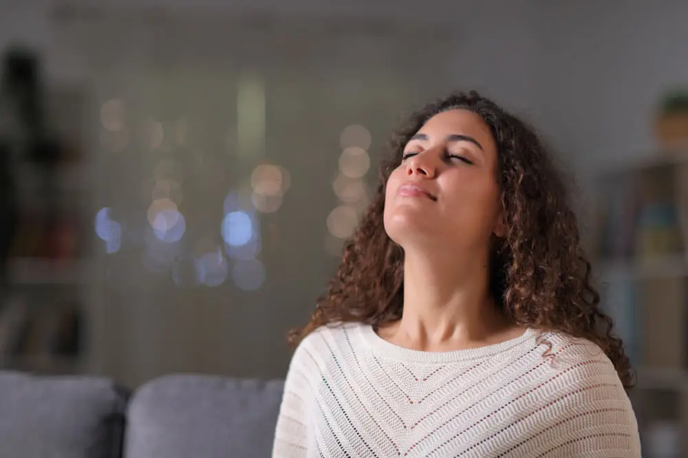 Exercices de respiration profonde pour réduire le cholestérol à Noël.
