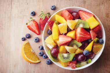 Tasa con frutas