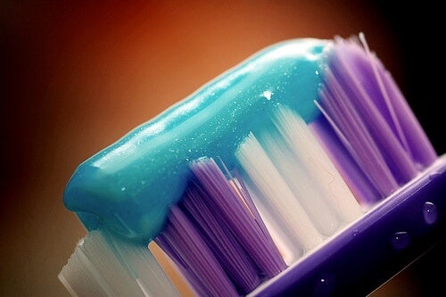 ¿Cómo hacer pasta dental casera?