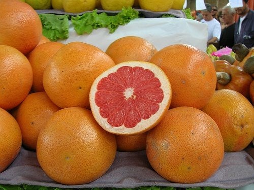 El pomelo (o toronja), un alimento que no debería faltar en nuestra dieta