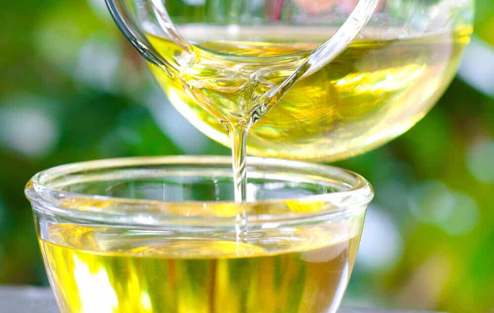 Aceite de oliva para curar los talones agrietados.