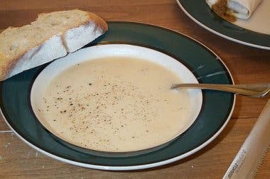 Receta para la gripe: sopa de cebolla y ajo