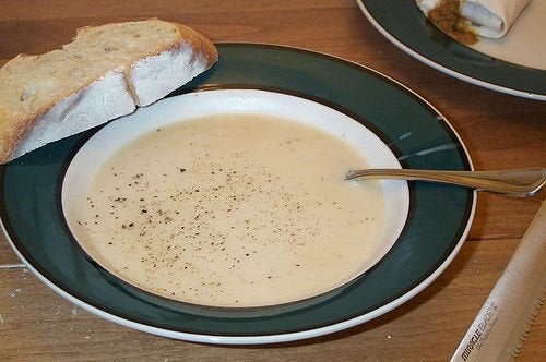 Receta para la gripe: sopa de cebolla y ajo