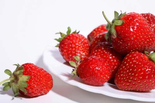 Las fresas tienen un suave efecto laxante, ideal para quienes sufren de estreñimiento.