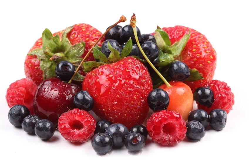Los batidos naturales con frutos rojos están cargados de antioxidantes.