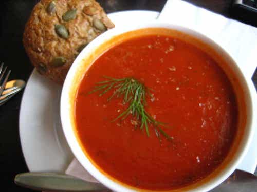 La salsa de tomate italiana nos sirve como base para otros platos.