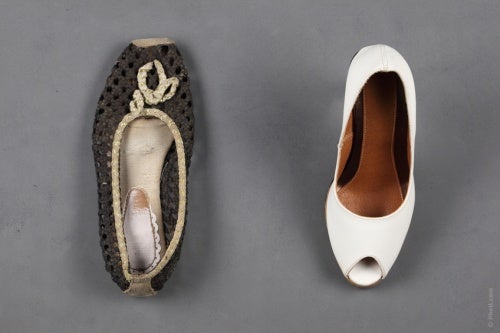 Lo ideal sería tener siempre a mano un par de zapatillas cómodas de repuesto y cada vez que tenemos un respiro o descanso, si las circunstancias lo permiten hacer el cambio. 