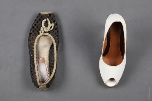 Lo ideal sería tener siempre a mano un par de zapatillas cómodas de repuesto y cada vez que tenemos un respiro o descanso, si las circunstancias lo permiten hacer el cambio.