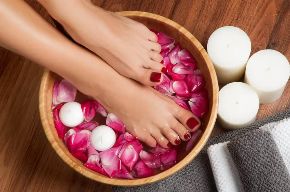 Agua de rosas para los pies