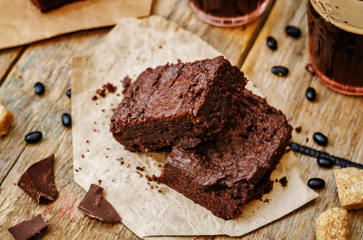 Brownie endulzado con dátil.