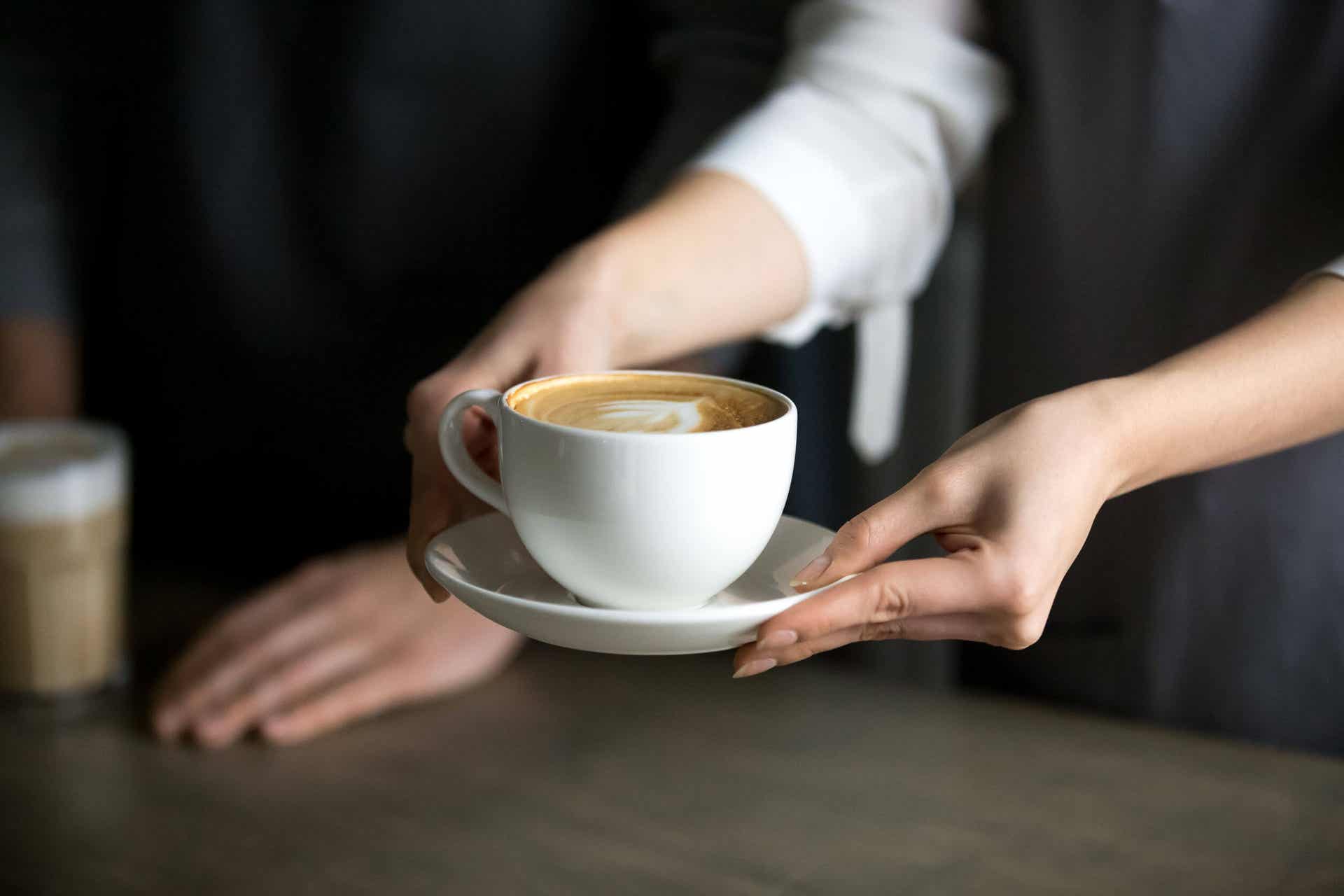 La migraña puede aparecer cuando cambia el consumo de café.