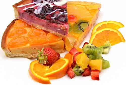 3 tartas deliciosas con fresas, naranjas, kiwi y mandarina