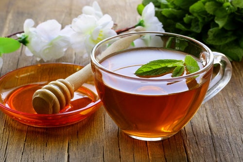 Infusión de miel, vinagre y té