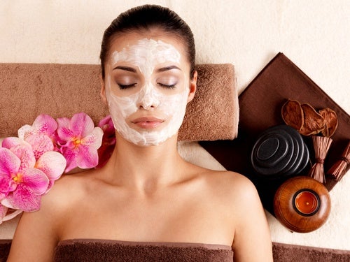 Cómo preparar una mascarilla facial con efecto cicatrizante y antiarrugas