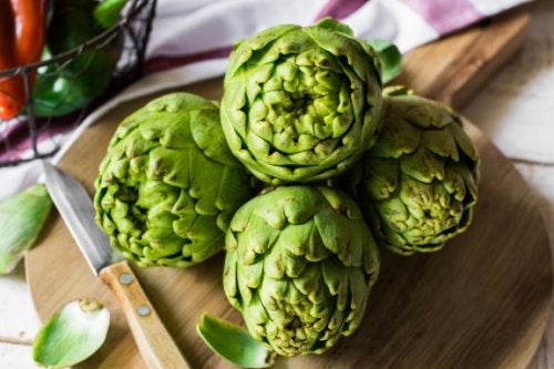 Las alcachofas son alimentos diuréticos.