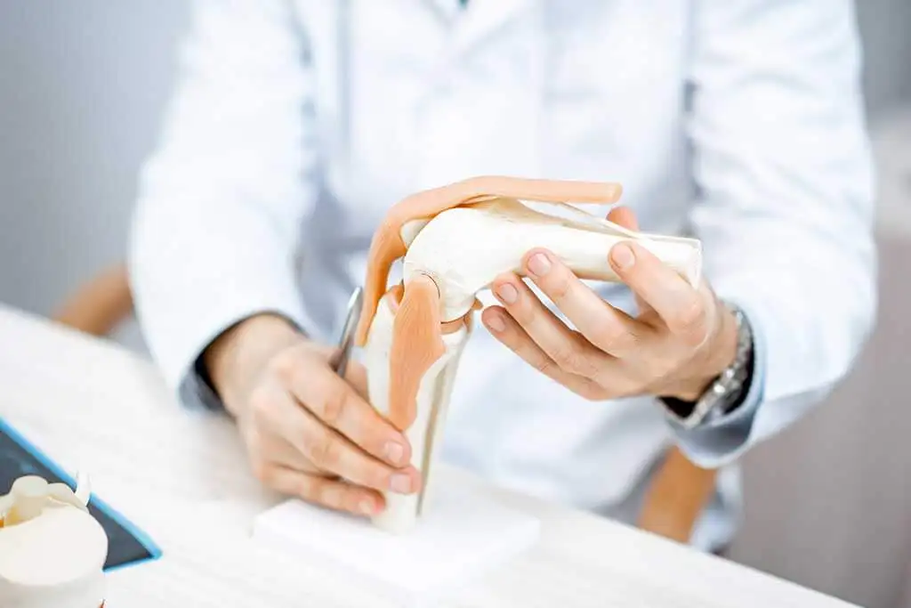 Médico explica los beneficios del calcio para los huesos