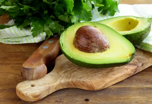 Aguacate para un cabello sedoso.