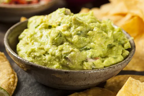 Guacamole caseiro saudável.