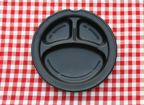 ¿Comer en platos plásticos atenta contra tu salud?