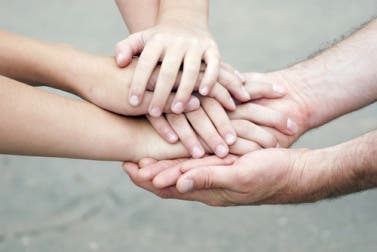 Ayuda a los demás, aporta un grano a la sociedad y un grano de felicidad para ti