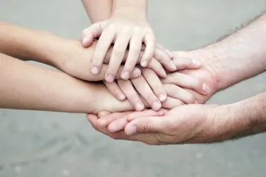 Ayuda a los demás, aporta un grano a la sociedad y un grano de felicidad para ti