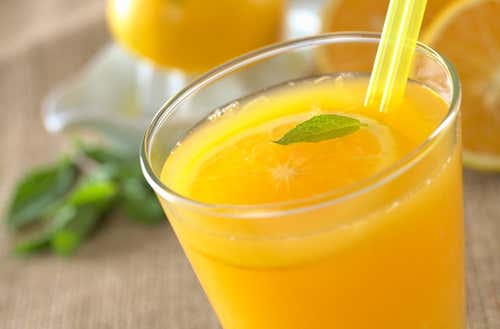 Beneficios de tomar jugo de naranja diariamente