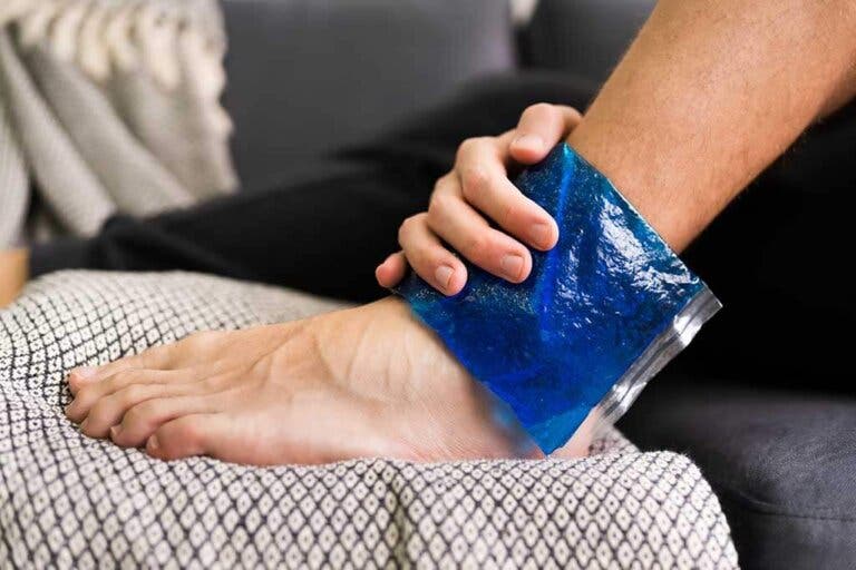Cómo evitar la inflamación de los tobillos